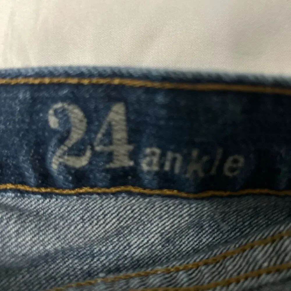 J. Crew Toothpick Raw Hem Ankle Jean 24 Denim Casual Classic Normcore Bohemian